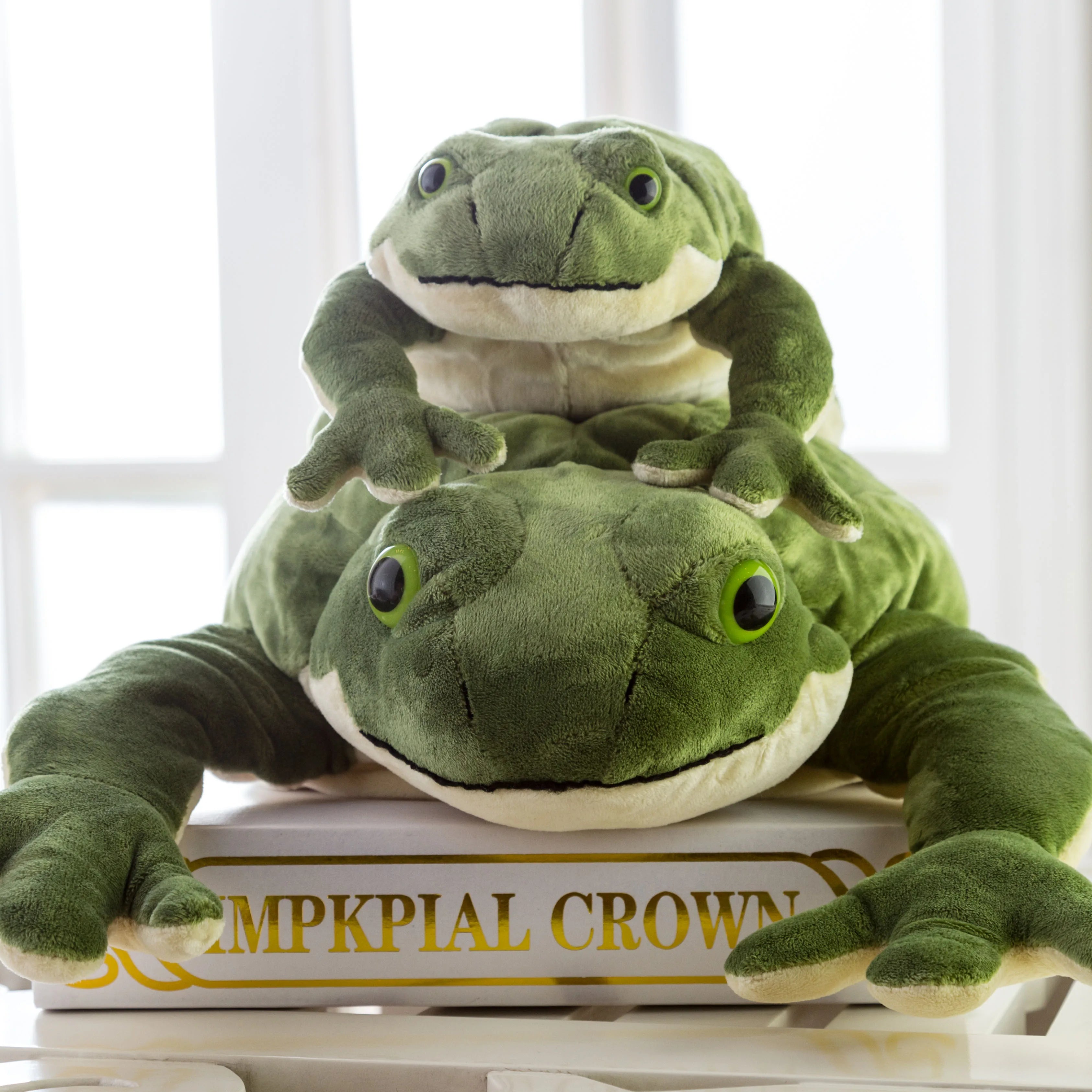 Grenouille réaliste en peluche, 13-23" | 33-58 cm