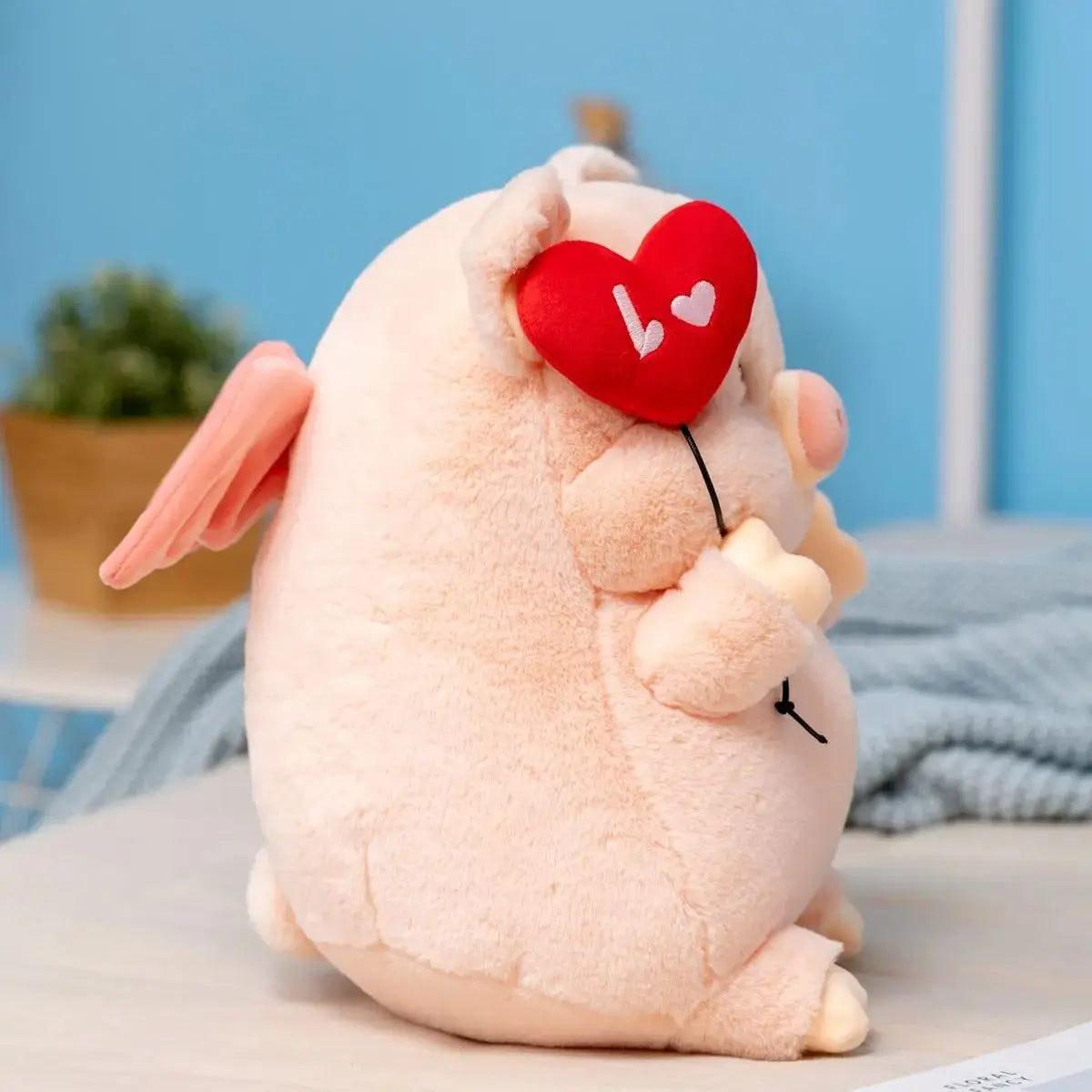 Schwein Plüschfigur mit einem Valentinstagsherz, 20-40 cm | 20-40 cm
