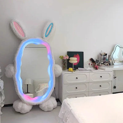 Specchio a corpo di coniglio in peluche con luci LED | 39" x 75" (100 x 190 cm)