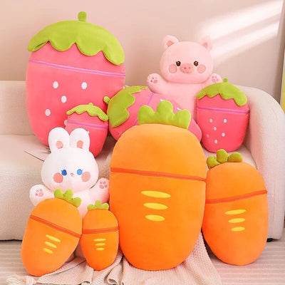 Giant Plushie Strawberry/Carrot Hiding a Pig/Rabbit, 1-2.6' | 30-80 cm plush toy – – – Image 1 | Plushie Produce